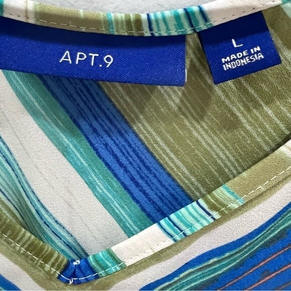 Blue and olive green chevron print vneck top size large - Picture 5 of 5